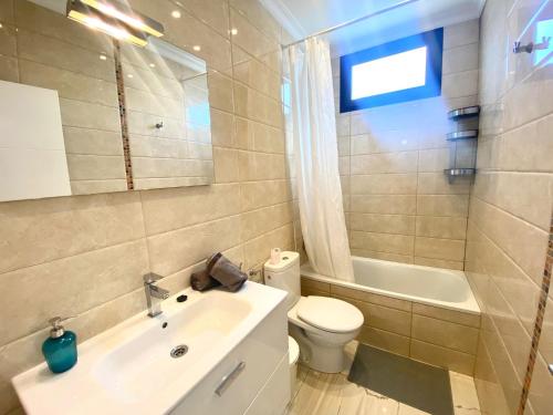 Ένα μπάνιο στο Riviera Park Bungalow (RPB), 2 Bedrooms, 1 Bathroom, Ground Floor