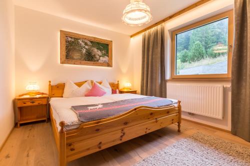 Una cama o camas en una habitación de Apartment Wiesenhof - NATUR & WEITBLICK über Innsbruck - Ladestation für Elektroautos