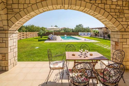 Fotografia z galérie ubytovania Luxury Villa Stagio with private swimming pool v destinácii Alykes