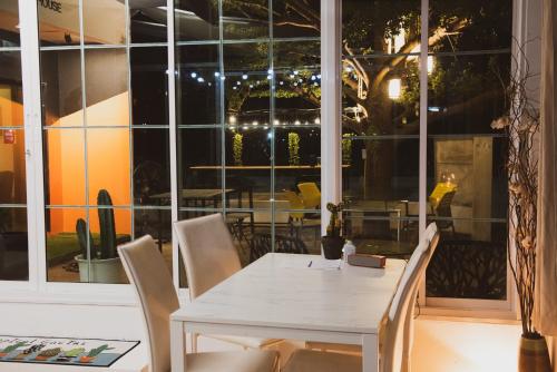 Posezení v ubytování AMAZ Bed & Cafe
