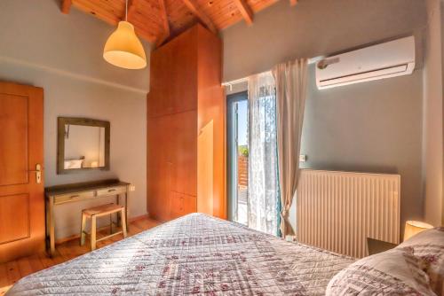 a bedroom with a bed and a window at Villa Kirke with private swimming pool in Próvarma