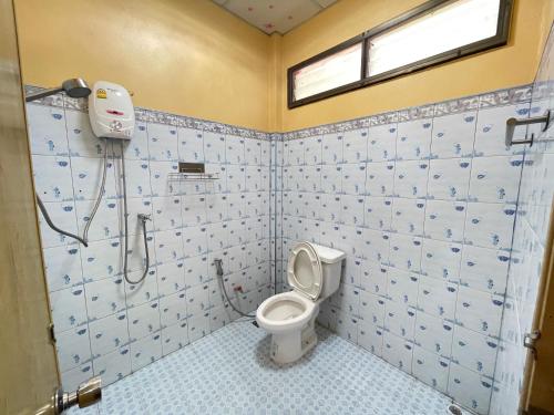 Ένα μπάνιο στο Rain Tree Cafe & Homestay