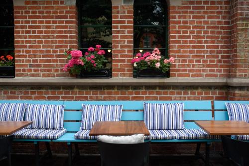 Schoolhouse Hotel Image