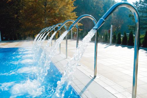 a water fountain in a swimming pool at Hotel Toplice - Terme Krka in Smarjeske Toplice