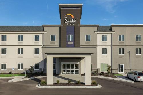 a building with a sign that reads sleep inn at Sleep Inn & Suites Webb City in Webb City