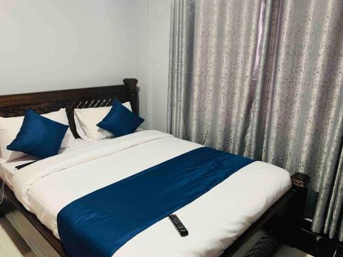 Voodi või voodid majutusasutuse EM's Place Bridge View Furnished Apartments Naivasha toas