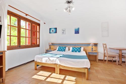 Postel nebo postele na pokoji v ubytování Villa Sa Palmera