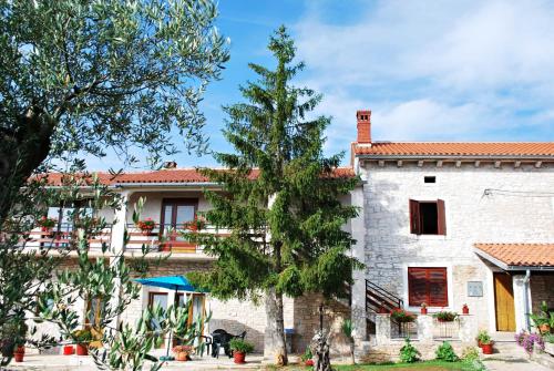 Το κτήριο όπου στεγάζεται  το διαμέρισμα