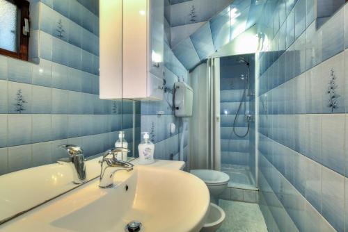 Koupelna v ubytování Apartments Sonja Zambratija