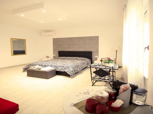 a bedroom with a bed and a table in it at IL MELOGRANO HOLIDAY COMO in Como