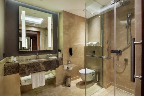 Kylpyhuone majoituspaikassa Movenpick Hotel Malatya