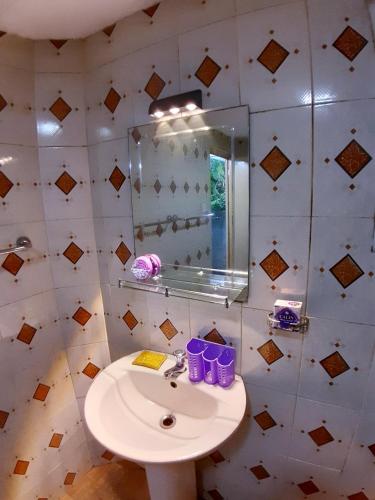 Bilik mandi di Mutu villa