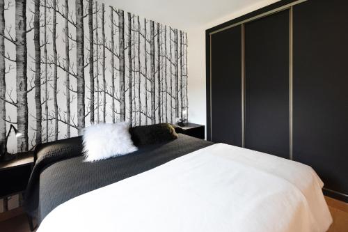  Apartaments Sant Bernat -  Chambre  photo :   Tea/Coffee maker    Bath    Safety deposit box                           