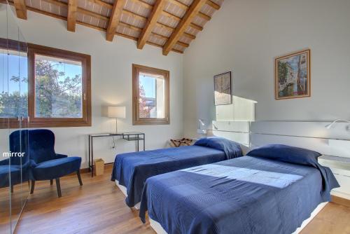 Säng eller sängar i ett rum på TORRE-BARBARIGA country house,3 beds,3 bath,parking