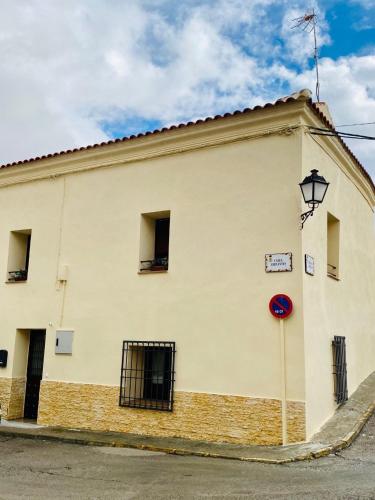 Το κτήριο όπου στεγάζεται  η παραθεριστική κατοικία