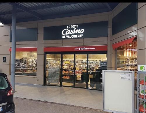 a store front of a grocery store with a sign at le studio de Florent, centre Vaugneray in Vaugneray