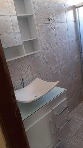 a bathroom with a sink and a wall at Casa Magnificat in São Thomé das Letras