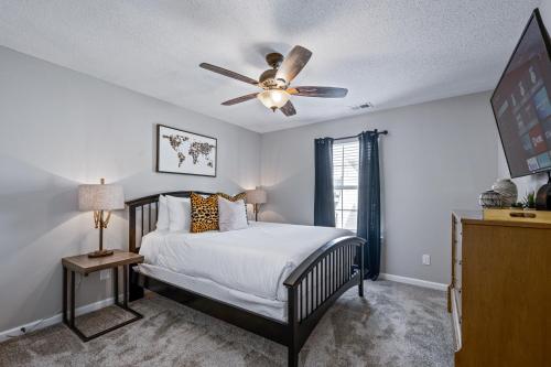 a bedroom with a bed and a ceiling fan at Superb For Traveling Workers Near Cartersville MC in Cartersville