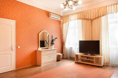a living room with a television and a mirror at Basseynaya Apart Hotel in Kyiv