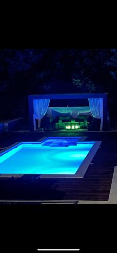 Kolam renang di atau dekat dengan Villa Lady Stone