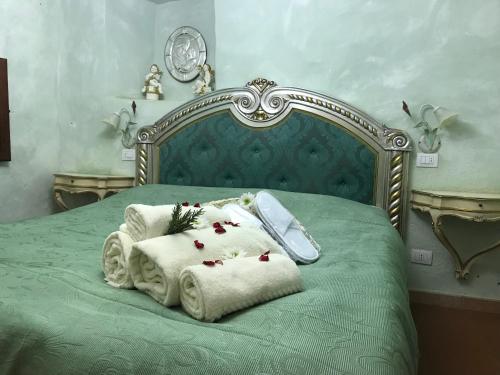 a bedroom with a green bed with christmas pillows at Il Fiorino di Badia in Badia A Passignano