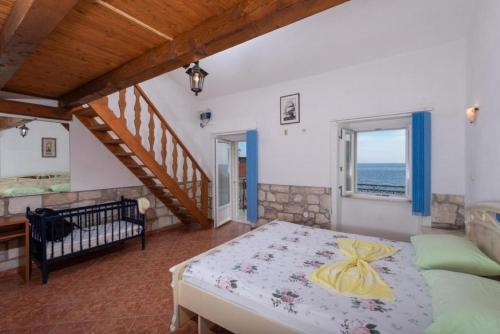 Postel nebo postele na pokoji v ubytování Holiday home Viki1 - next to sea