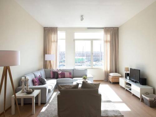 Modern apartment overlooking the harbor – Photos 2