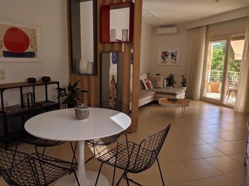 Ruang duduk di Gallery Suites Parga