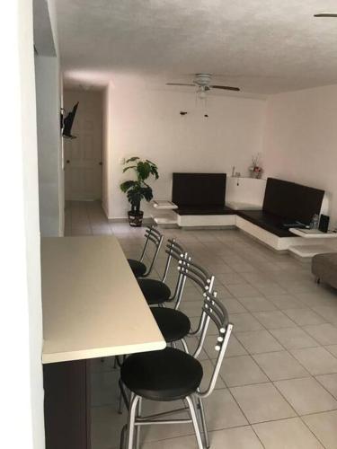 Гостиная зона в Marina Diamante Acapulco con todos los Servicios