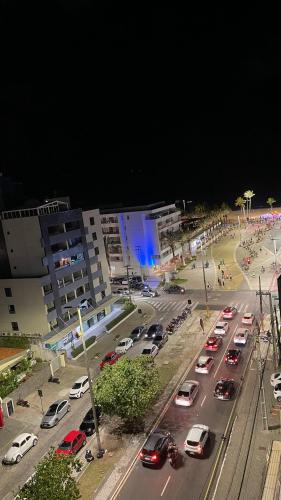 a group of cars parked in a parking lot at night at Buenos Ayres Flats, Cabo Branco 1qto cozinha completa in João Pessoa