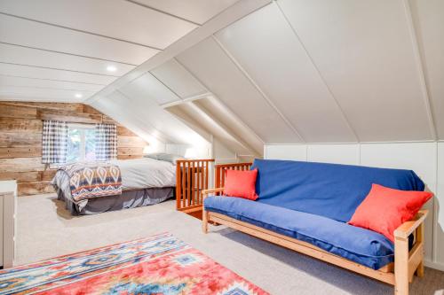 Ένα ή περισσότερα κρεβάτια σε δωμάτιο στο Sandy River Retreat