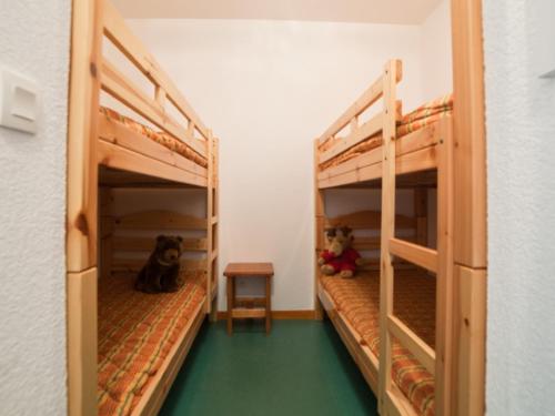 מיטה או מיטות קומותיים בחדר ב-Appartement Saint-François-Longchamp, 2 pièces, 6 personnes - FR-1-635-15