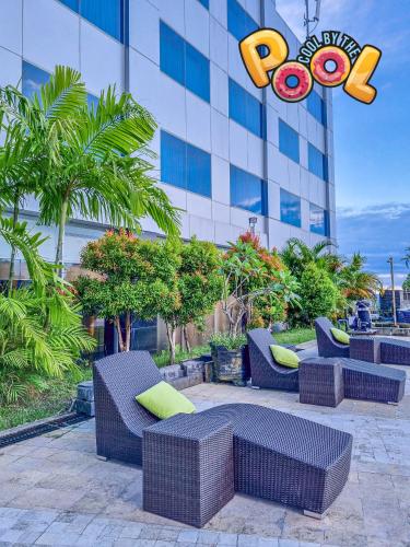 Κήπος έξω από το Ibis Balikpapan