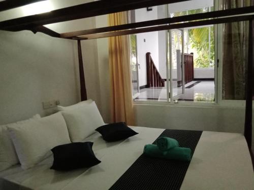 Una cama o camas en una habitación de Kolition Villa