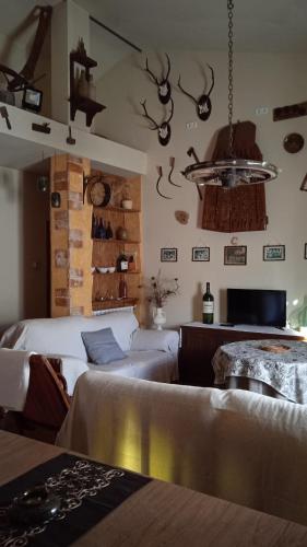 a bedroom with two beds and a chandelier at El Quinto Pino Riópar in Riópar