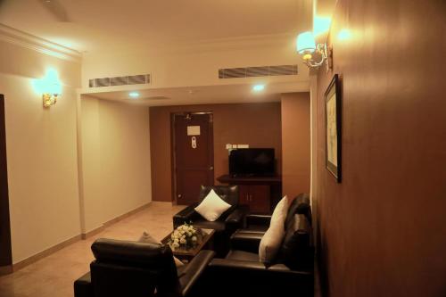 Μια τηλεόραση ή/και κέντρο ψυχαγωγίας στο Hotel Edassery Mansion