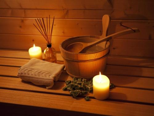 a group of candles and a bath tub with a pot and a bowl at Penzion Bačalský mlýn in Morašice
