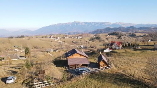 an aerial view of a farm with mountains in the background at Sirnea Chalet in Şirnea