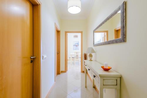 BnB Homes Ocean view Apartment with huge sunny Terrace, 2 Swimming pools & Tennis court