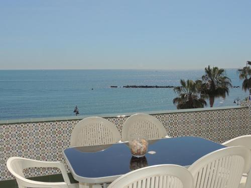 Fotografia z galérie ubytovania Las Gaviotas Beach - Playa - Sea front - Frente al mar v destinácii Benalmádena