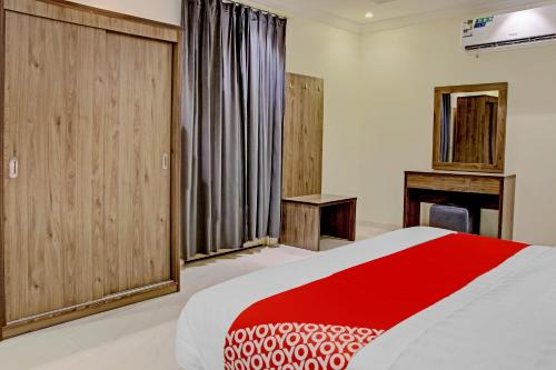 a bedroom with a large bed with a red blanket at Al Tamayoz Al Raqi - Bani Malik in Jeddah