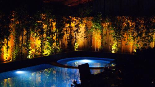 La alberca dentro o cerca de Radisson Blu Hotel Ahmedabad