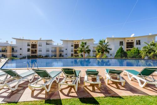 BnB Homes Ocean view Apartment with huge sunny Terrace, 2 Swimming pools & Tennis court