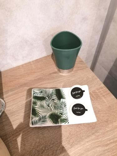 a green pot sitting on top of a wooden table at La résinière in Salles