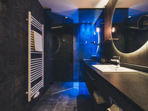 Bilik mandi di Hotel Tirolerhof 4 Sterne Superior