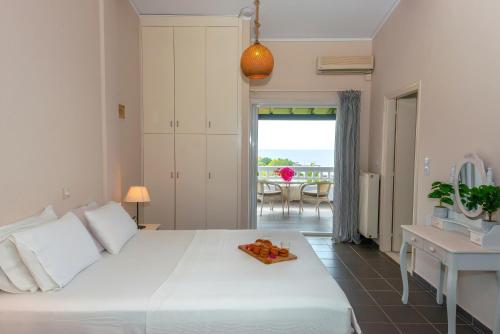 A bed or beds in a room at Lns Vip Villas