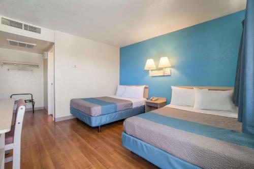 Llit o llits en una habitació de Motel 6-Grand Junction, CO