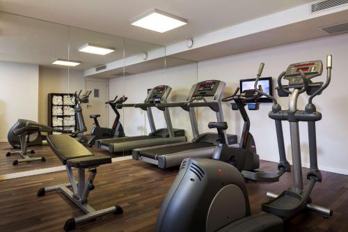 
The fitness center and/or fitness facilities at Park Inn by Radisson Antwerpen
