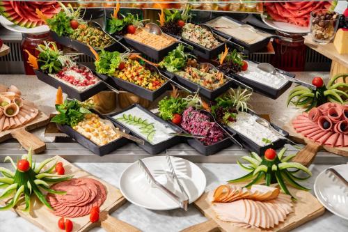 ホテルの敷地内または近くでの食事または食べ物
