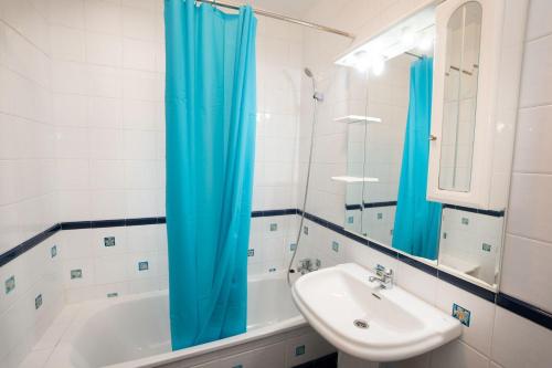 Ένα μπάνιο στο Apartamento BALCON DE EUROPA 4 MENYBER